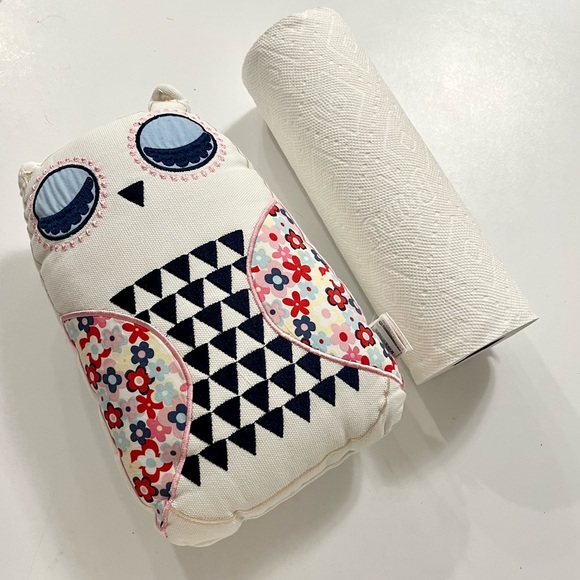 Owl shaped pillow (11”x8”x4” inch) - Picture 2 of 5